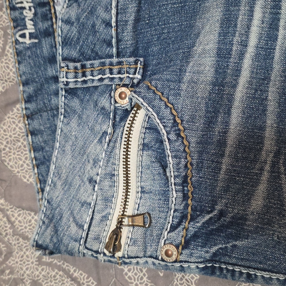 Classic Blue Distressed Women Jeans - Picture 6 of 8
